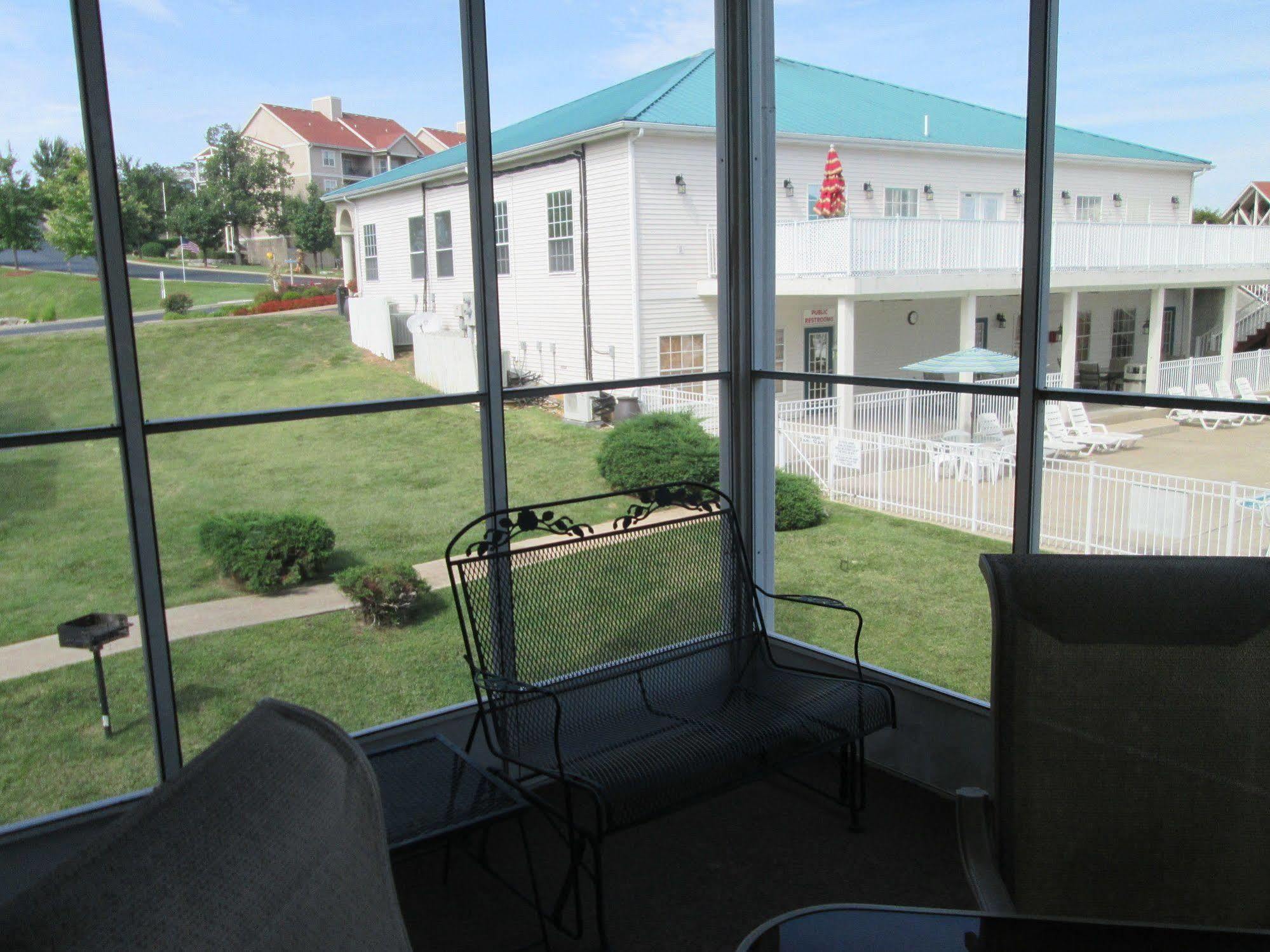 Brook Poolside Walk In Meadow Brook Branson Exterior photo