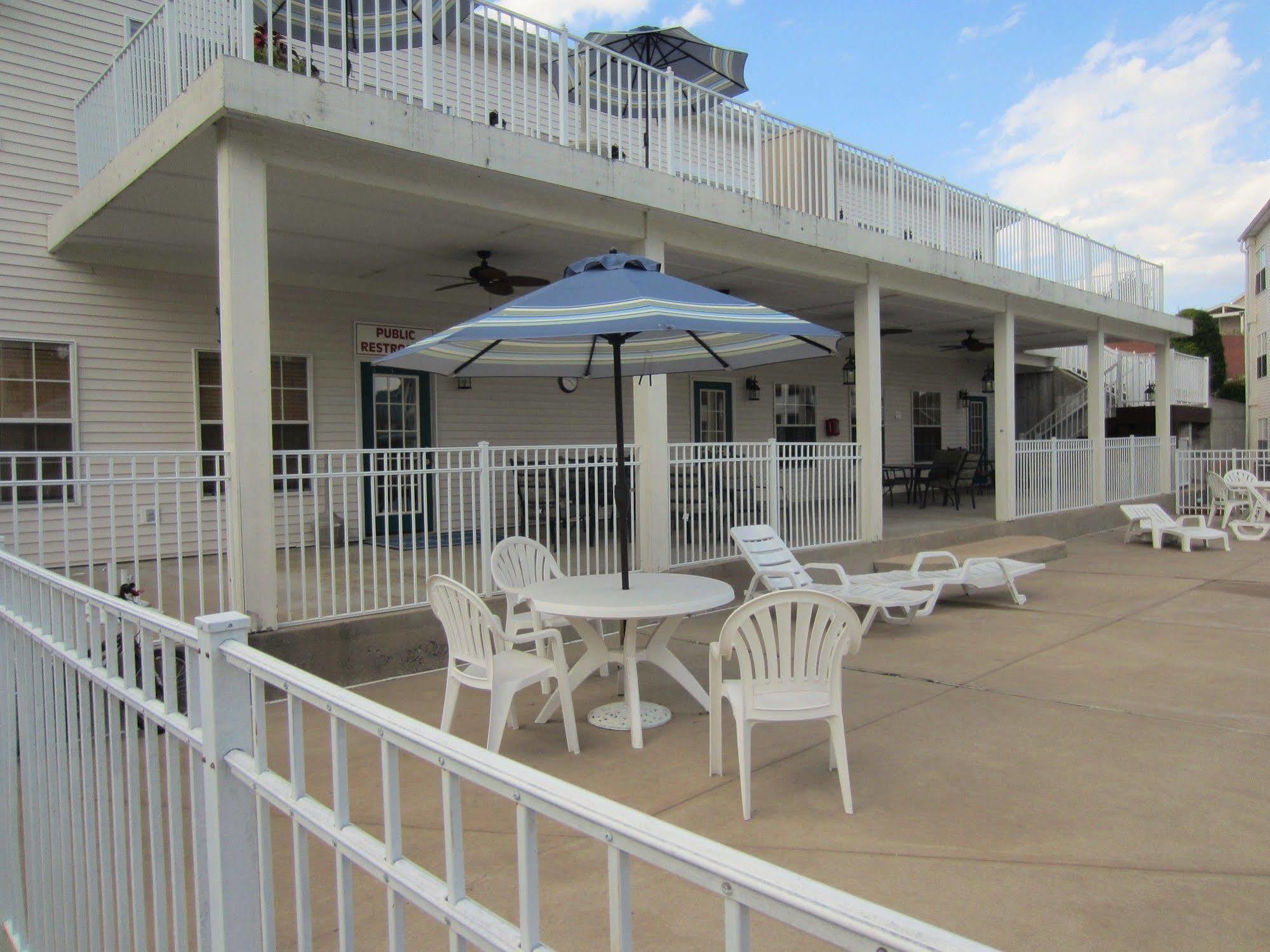 Brook Poolside Walk In Meadow Brook Branson Exterior photo