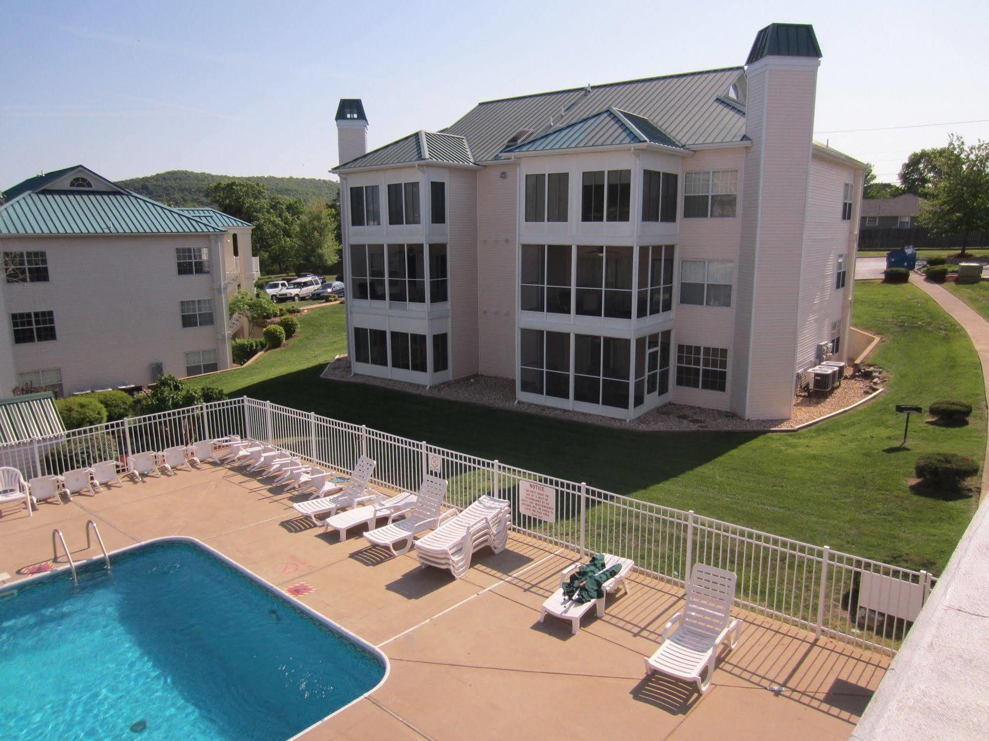 Brook Poolside Walk In Meadow Brook Branson Exterior photo